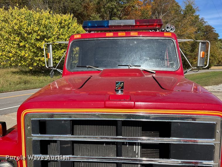 image for item EJ7706 1988 International F2554 pumper fire truck