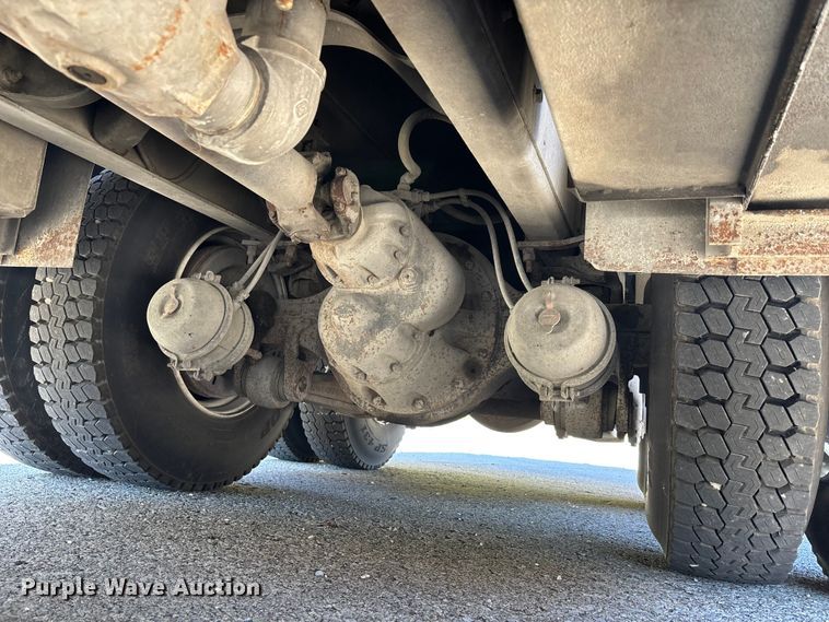 image for item EJ7706 1988 International F2554 pumper fire truck