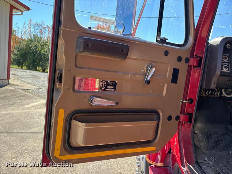 image for item EJ7706 1988 International F2554 pumper fire truck