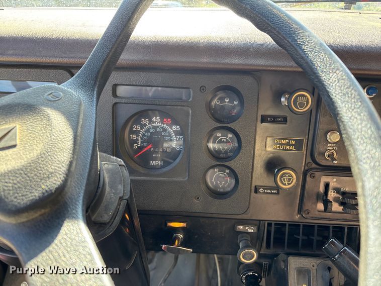 image for item EJ7706 1988 International F2554 pumper fire truck