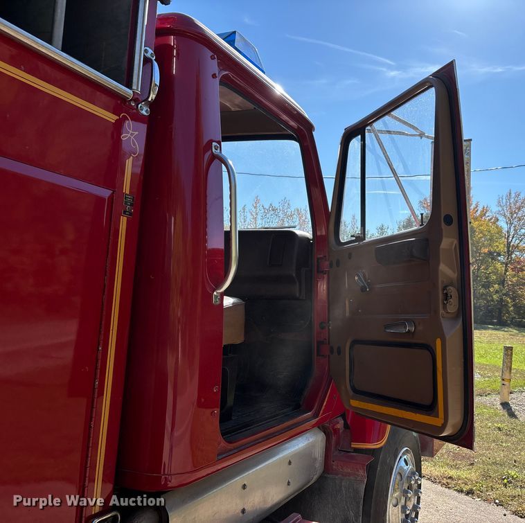 image for item EJ7706 1988 International F2554 pumper fire truck