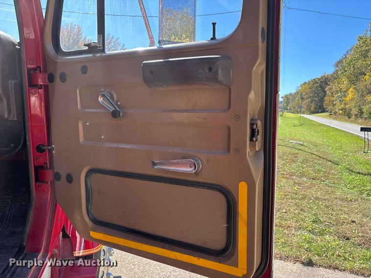 image for item EJ7706 1988 International F2554 pumper fire truck