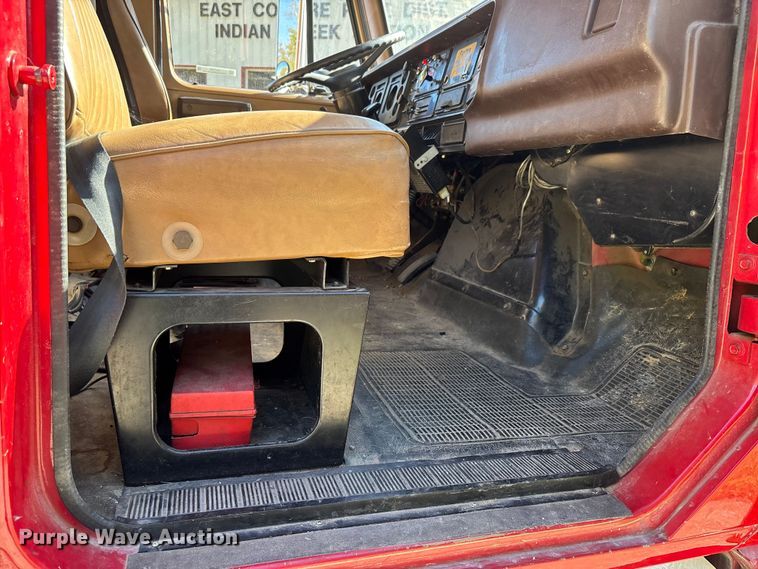 image for item EJ7706 1988 International F2554 pumper fire truck