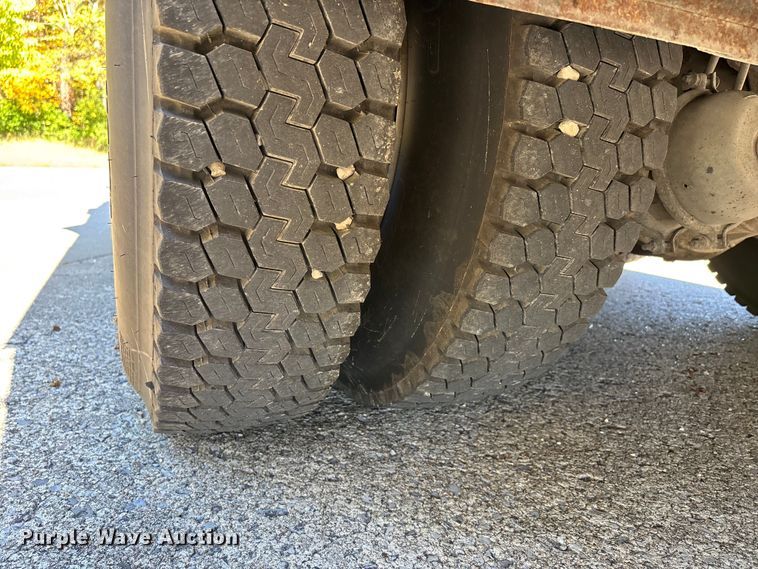 image for item EJ7706 1988 International F2554 pumper fire truck