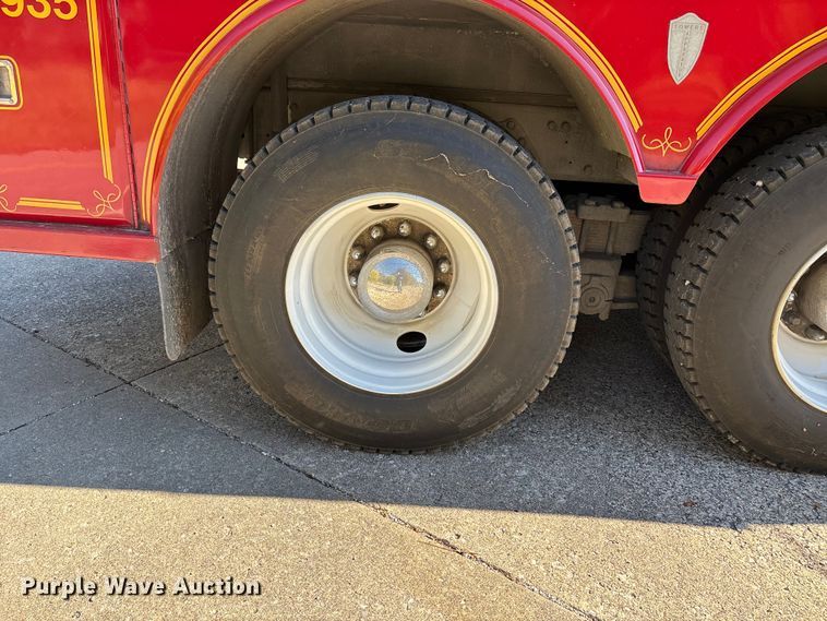 image for item EJ7706 1988 International F2554 pumper fire truck
