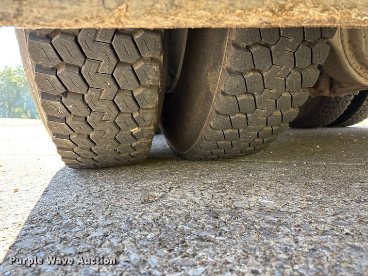 image for item EJ7706 1988 International F2554 pumper fire truck