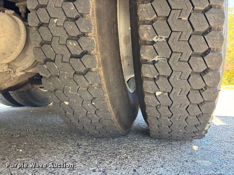 image for item EJ7706 1988 International F2554 pumper fire truck