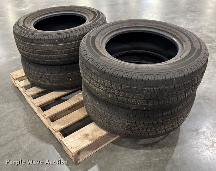 image for item EJ7751 (4) LT275/65R18 tires