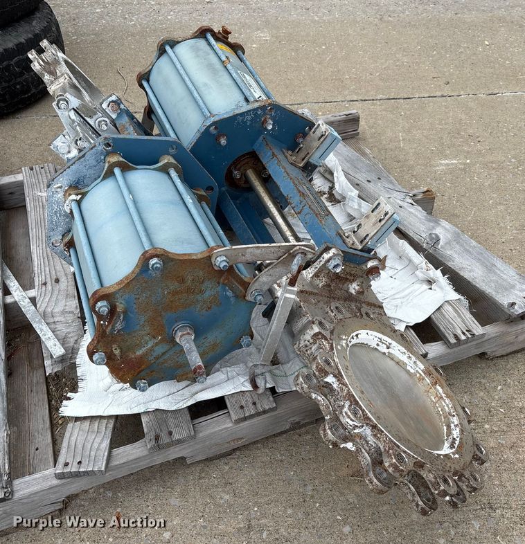 image for item EJ7754  (2) electric motors with pump 