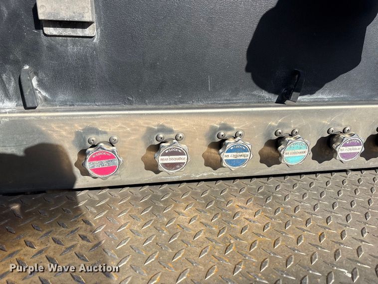 image for item EM6167 2006 American LaFance Metropolitan pumper fire truck