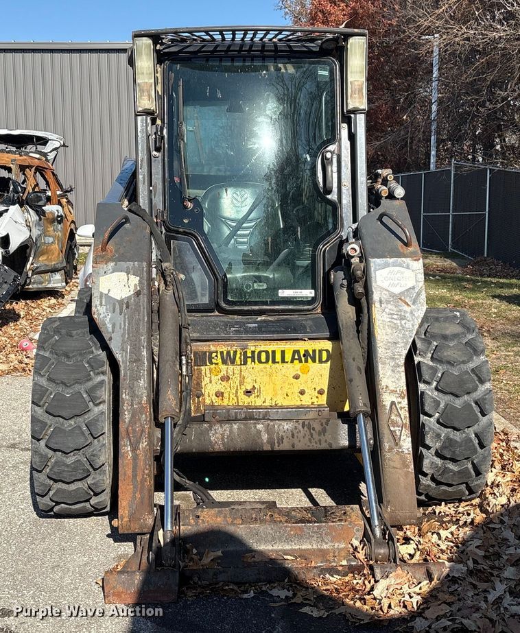 image for item EM6180 2008 New Holland L190 skid steer loader