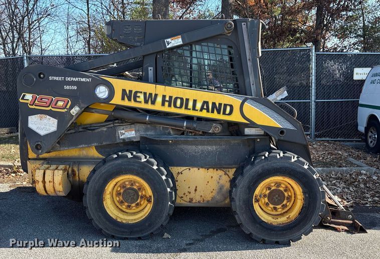 image for item EM6180 2008 New Holland L190 skid steer loader