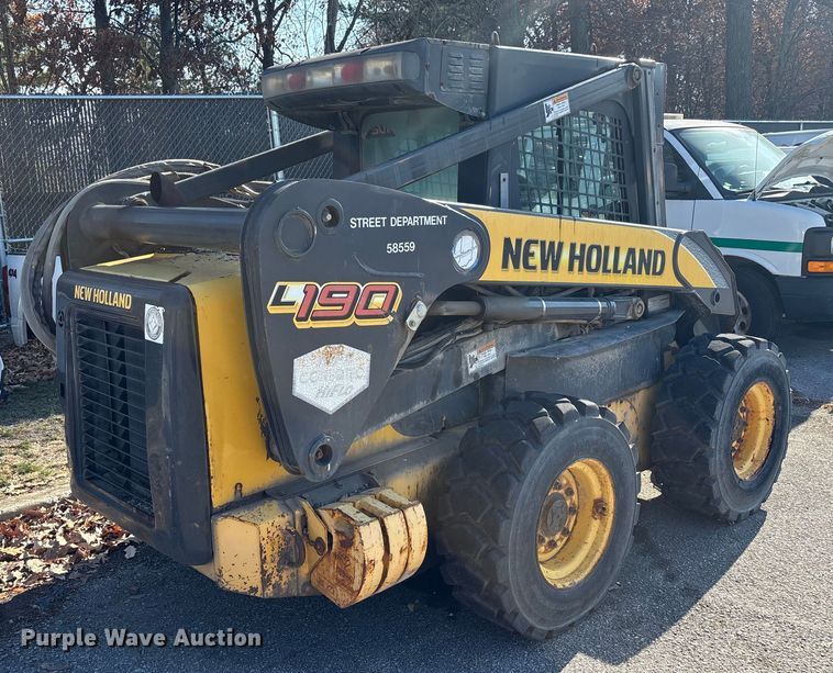 image for item EM6180 2008 New Holland L190 skid steer loader