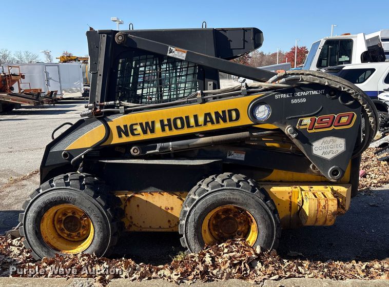 image for item EM6180 2008 New Holland L190 skid steer loader