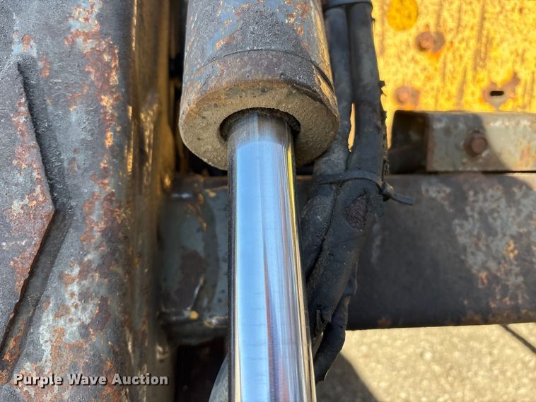 image for item EM6180 2008 New Holland L190 skid steer loader