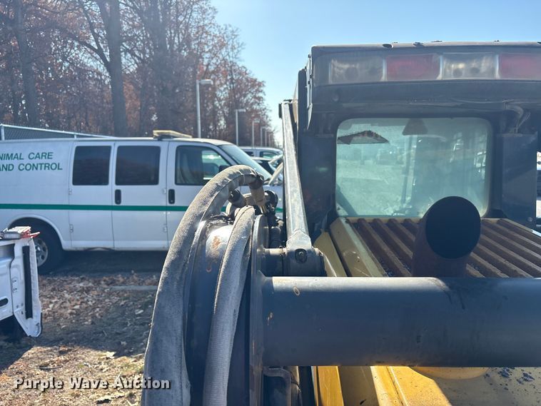 image for item EM6180 2008 New Holland L190 skid steer loader