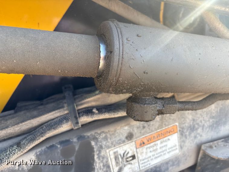 image for item EM6180 2008 New Holland L190 skid steer loader