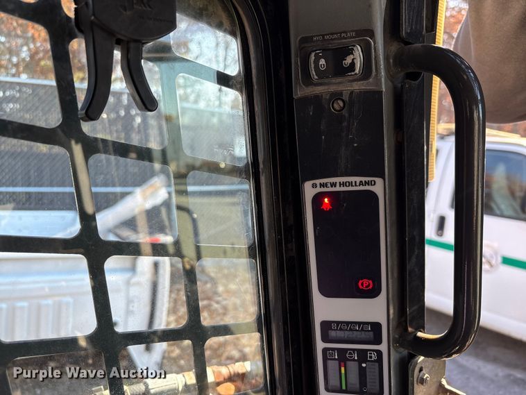 image for item EM6180 2008 New Holland L190 skid steer loader