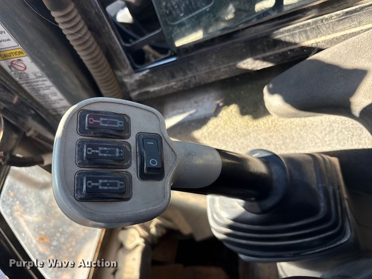 image for item EM6180 2008 New Holland L190 skid steer loader