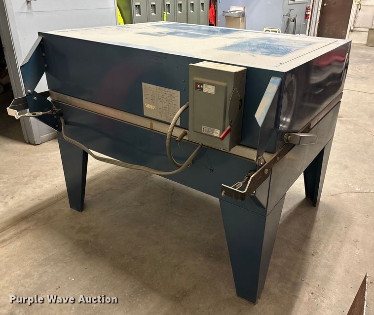 image for item EN5800 Greco Manufacturing Inc. 3x4-230-1-60 heat lamp vacuum applicator