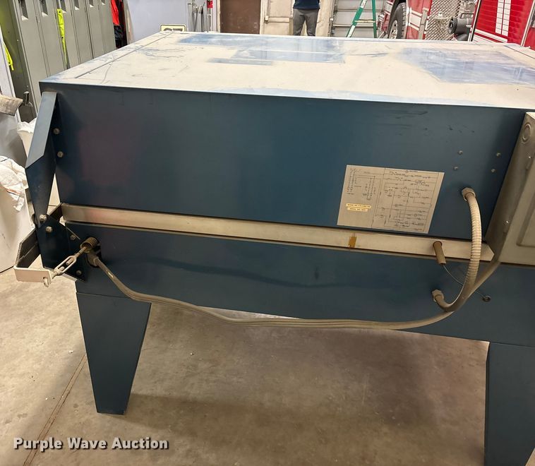 image for item EN5800 Greco Manufacturing Inc. 3x4-230-1-60 heat lamp vacuum applicator