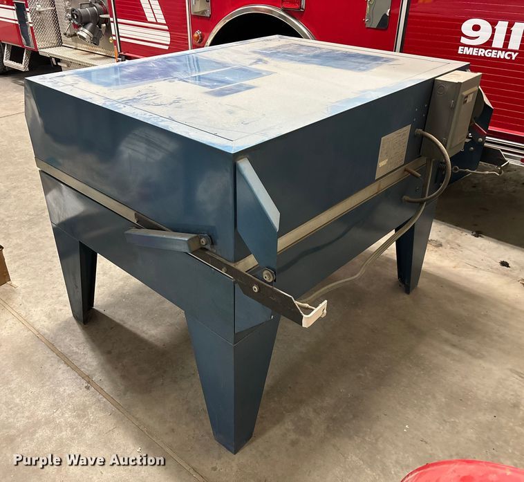 image for item EN5800 Greco Manufacturing Inc. 3x4-230-1-60 heat lamp vacuum applicator