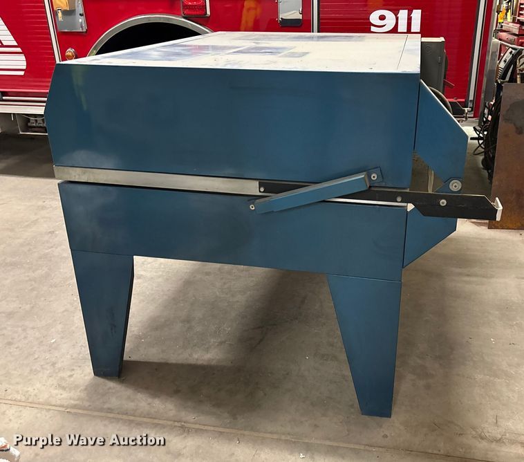 image for item EN5800 Greco Manufacturing Inc. 3x4-230-1-60 heat lamp vacuum applicator