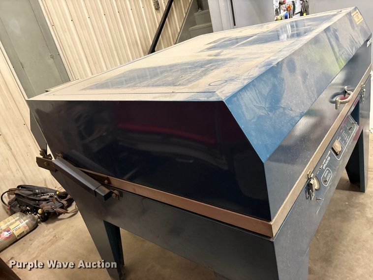 image for item EN5800 Greco Manufacturing Inc. 3x4-230-1-60 heat lamp vacuum applicator