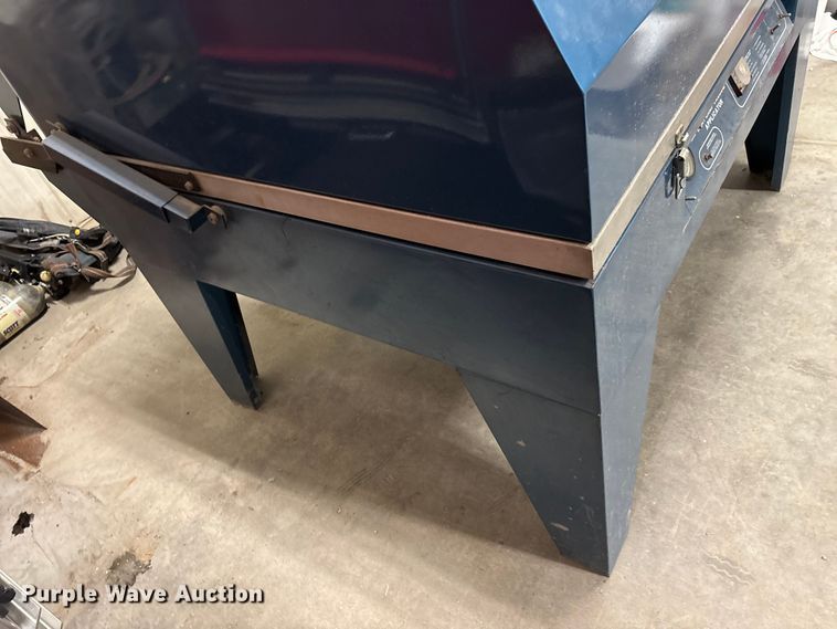 image for item EN5800 Greco Manufacturing Inc. 3x4-230-1-60 heat lamp vacuum applicator