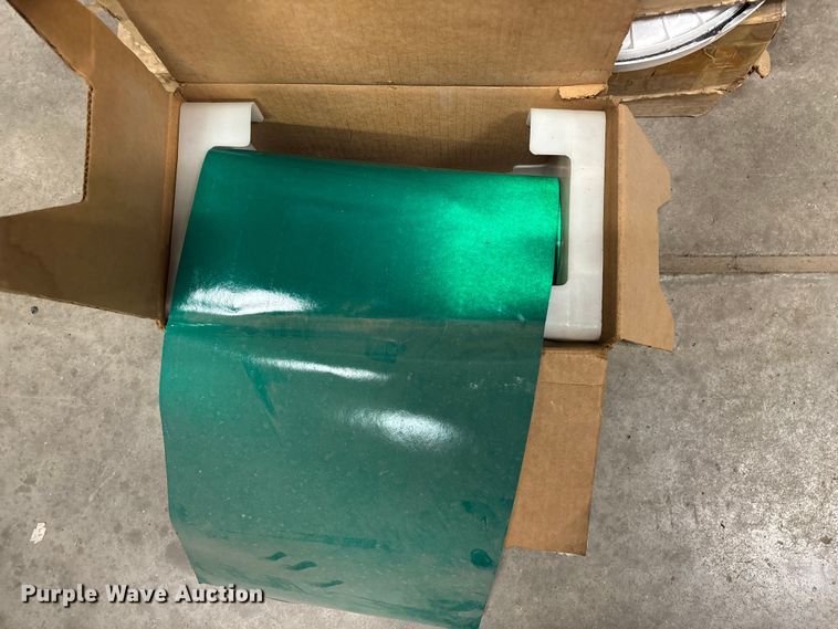 image for item EN5800 Greco Manufacturing Inc. 3x4-230-1-60 heat lamp vacuum applicator