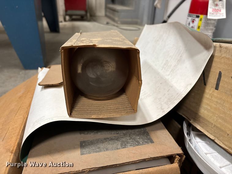 image for item EN5800 Greco Manufacturing Inc. 3x4-230-1-60 heat lamp vacuum applicator