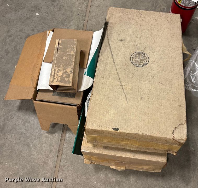 image for item EN5800 Greco Manufacturing Inc. 3x4-230-1-60 heat lamp vacuum applicator