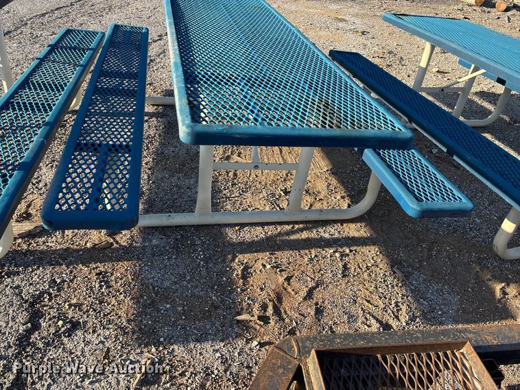 image for item EN5811 (4) picnic tables