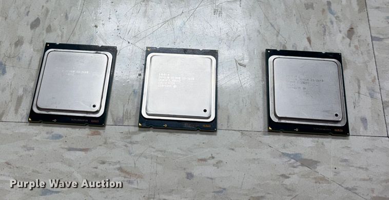 image for item EN5814 (3) Intel Xeon processors
