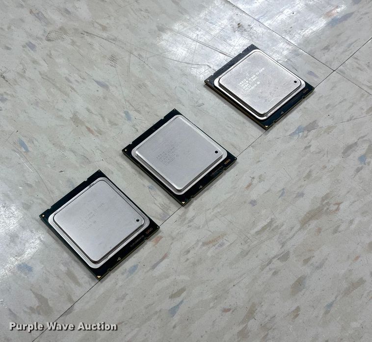 image for item EN5814 (3) Intel Xeon processors