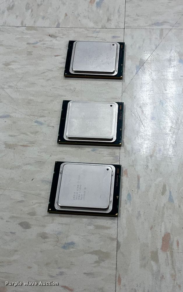 image for item EN5814 (3) Intel Xeon processors