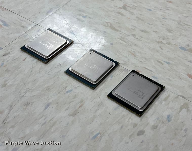 image for item EN5814 (3) Intel Xeon processors