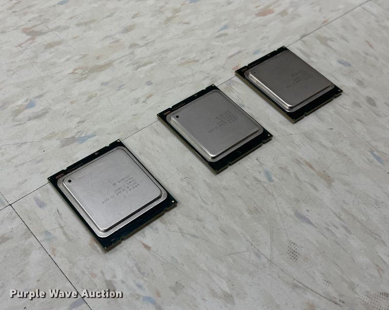 image for item EN5814 (3) Intel Xeon processors