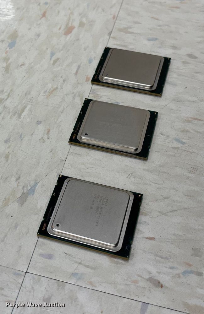 image for item EN5814 (3) Intel Xeon processors