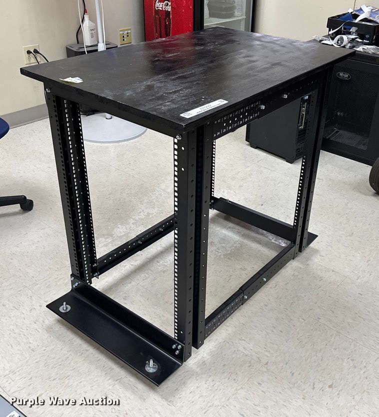 image for item EN5822 Server rack