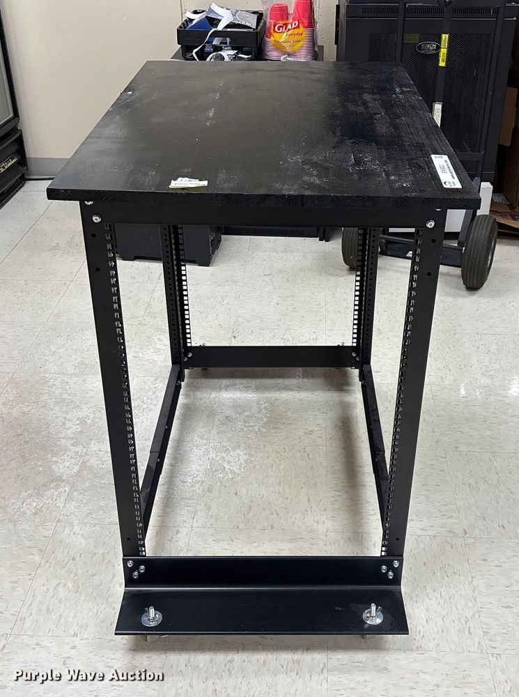 image for item EN5822 Server rack