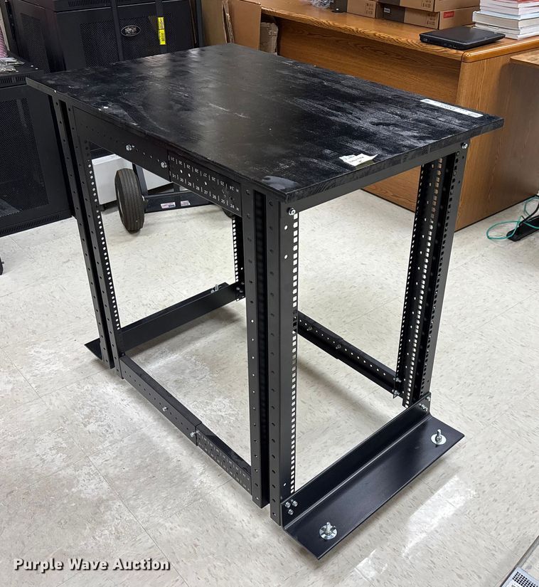 image for item EN5822 Server rack