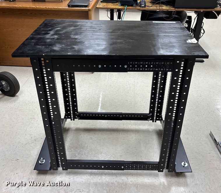 image for item EN5822 Server rack