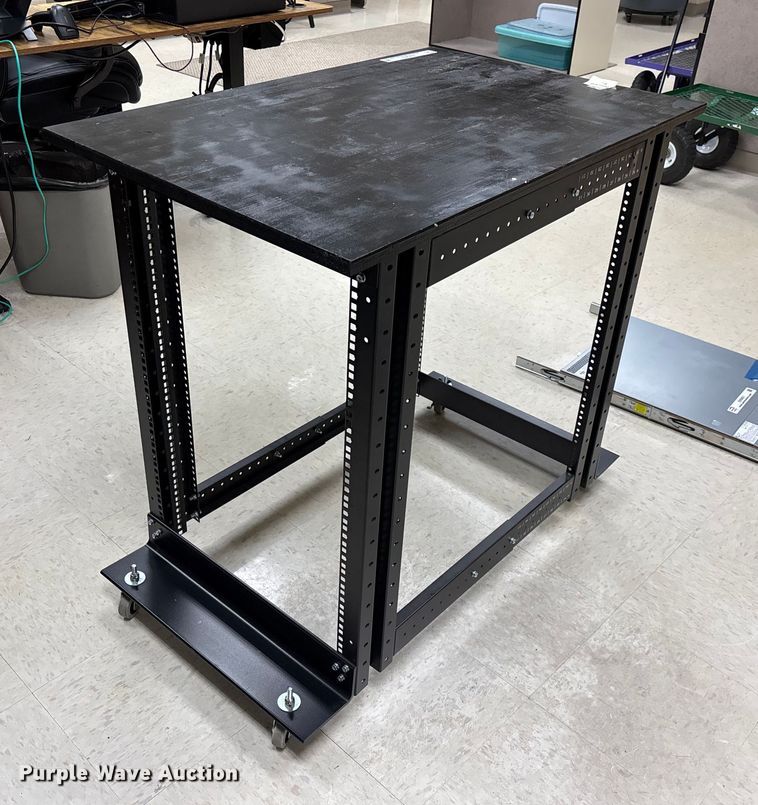 image for item EN5822 Server rack