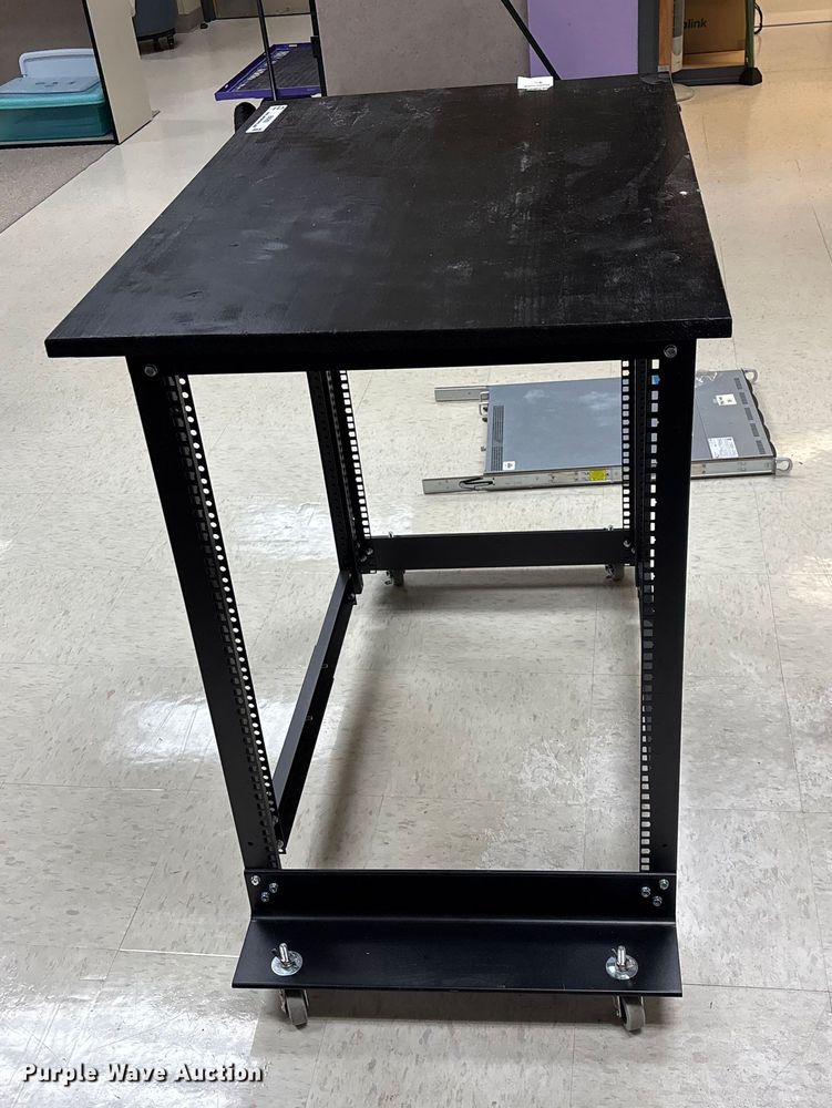 image for item EN5822 Server rack