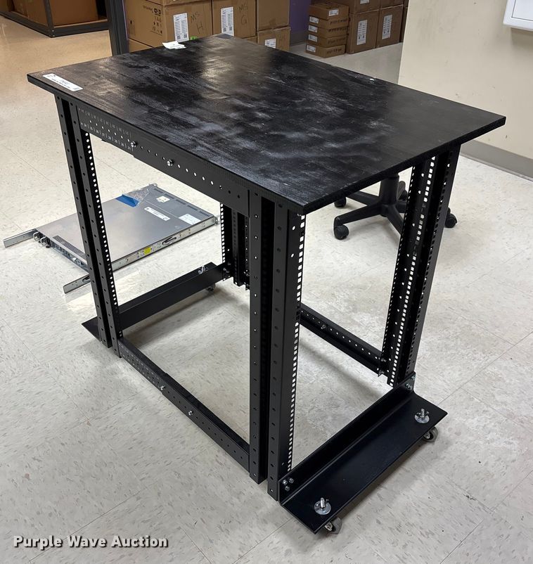 image for item EN5822 Server rack