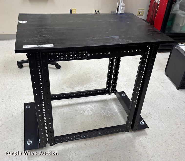 image for item EN5822 Server rack