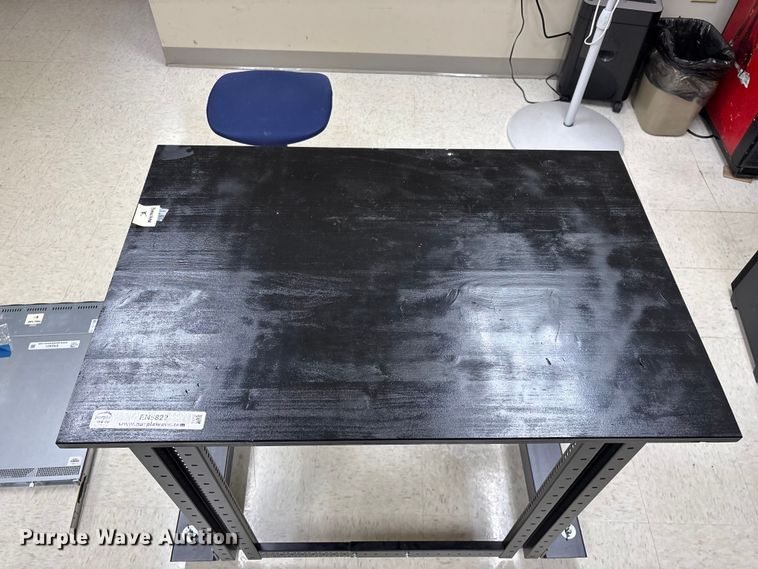 image for item EN5822 Server rack