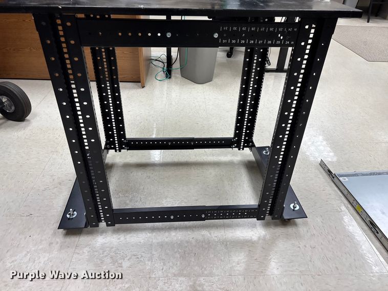 image for item EN5822 Server rack