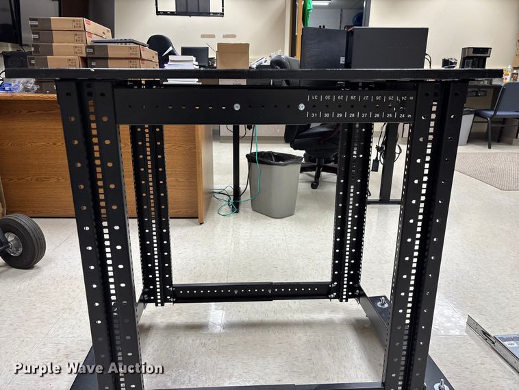 image for item EN5822 Server rack